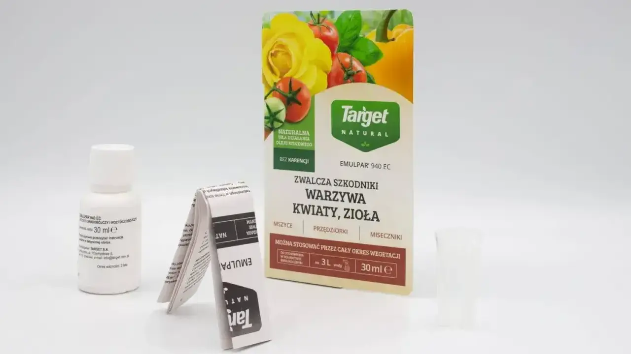 Opakowanie Emulpar 940 EC z instrukcją i miarką. Sprawdź emulpar 940 ec dawkowanie dla warzyw, kwiatów i ziół.